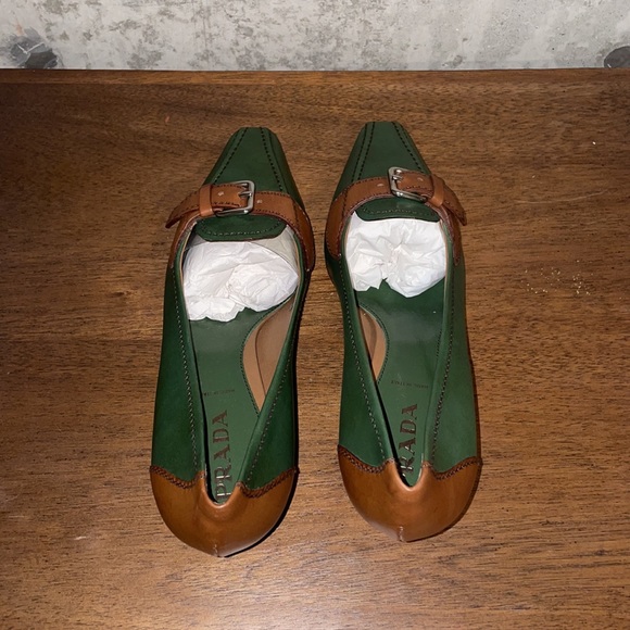 Prada Vero Cuoio Kitten Heels Green and Brown with Buckle Never Worn - Picture 5 of 6